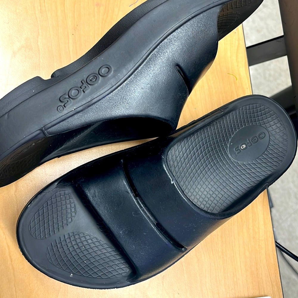 OOFOS brand shoes women’s 8/men’s 6 size 39 black slide sandals